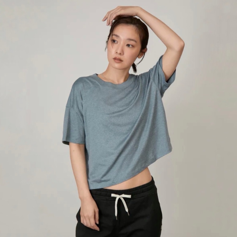 NWT Vuori Energy Tee Women’s Performance T-Shirt Smoke Blue Heather Large